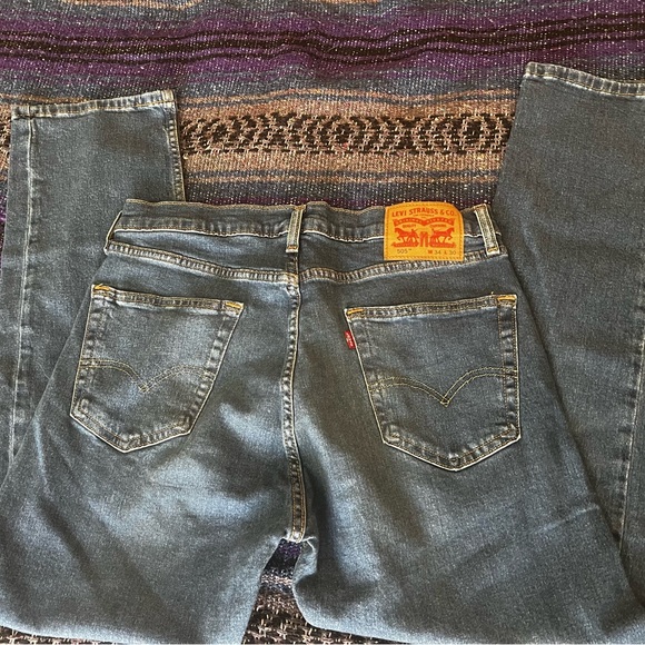 Pre owned Levi’s 505 jeans..34x30…great condition. Medium wash. - Picture 2 of 4